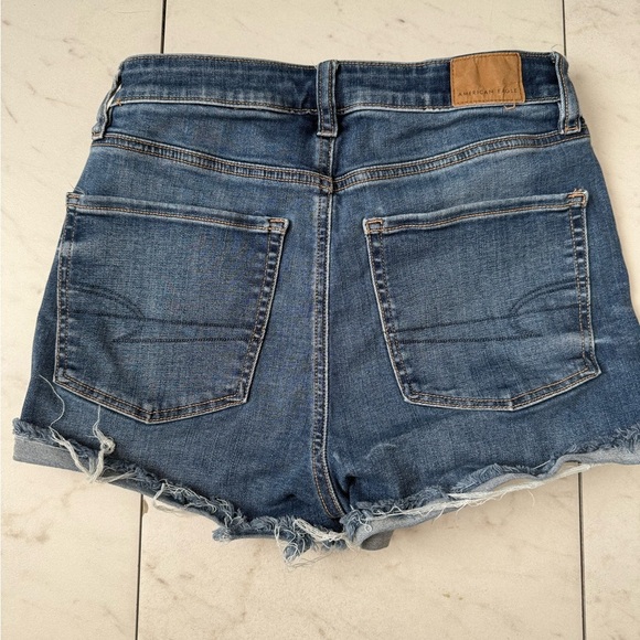 AMERICAN EAGLE Crossover Waist denim shorts - 
Size 2 - Picture 2 of 4